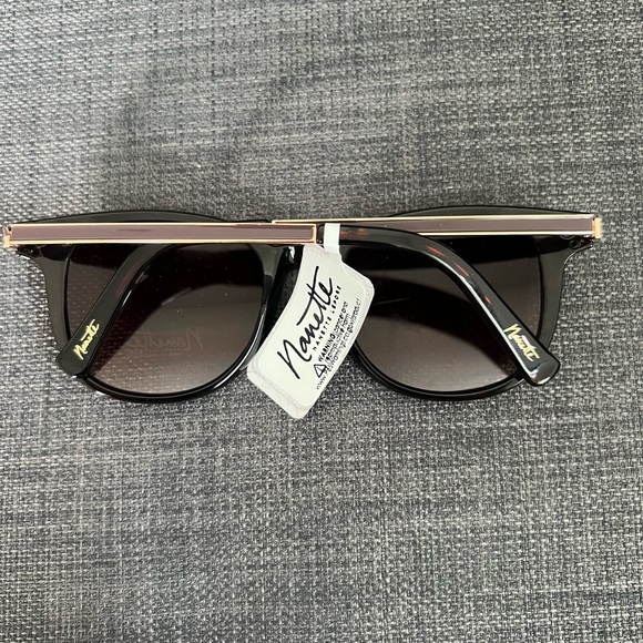 NWT NANETTE LEPORE SUNGLASSES EYEWEAR ACCESSORY - Picture 3 of 4